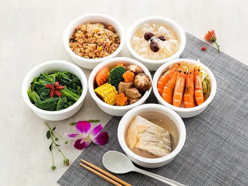 御禾坊月子餐階段調理燉湯實拍 — 當日現煮月子餐菜色
